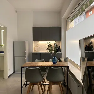 2-zimmer-appartment In Top-city-lage Mit Parken Und Klimaanlage Apartment